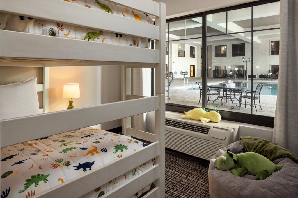 Ironwood Lodge Kid's Room with View of Pool
